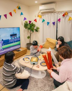 2026年はレンタルスペースをスタジアムに！海外出身スタッフ直伝「スポーツ観戦パーティー術」